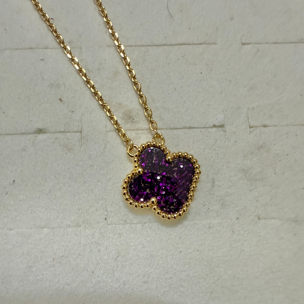Designer Four Leaf Clover Pendant Necklaces Purple Glitter Inlaid Silver Chains Elegant Women Jewelry For Wedding Daily Wear