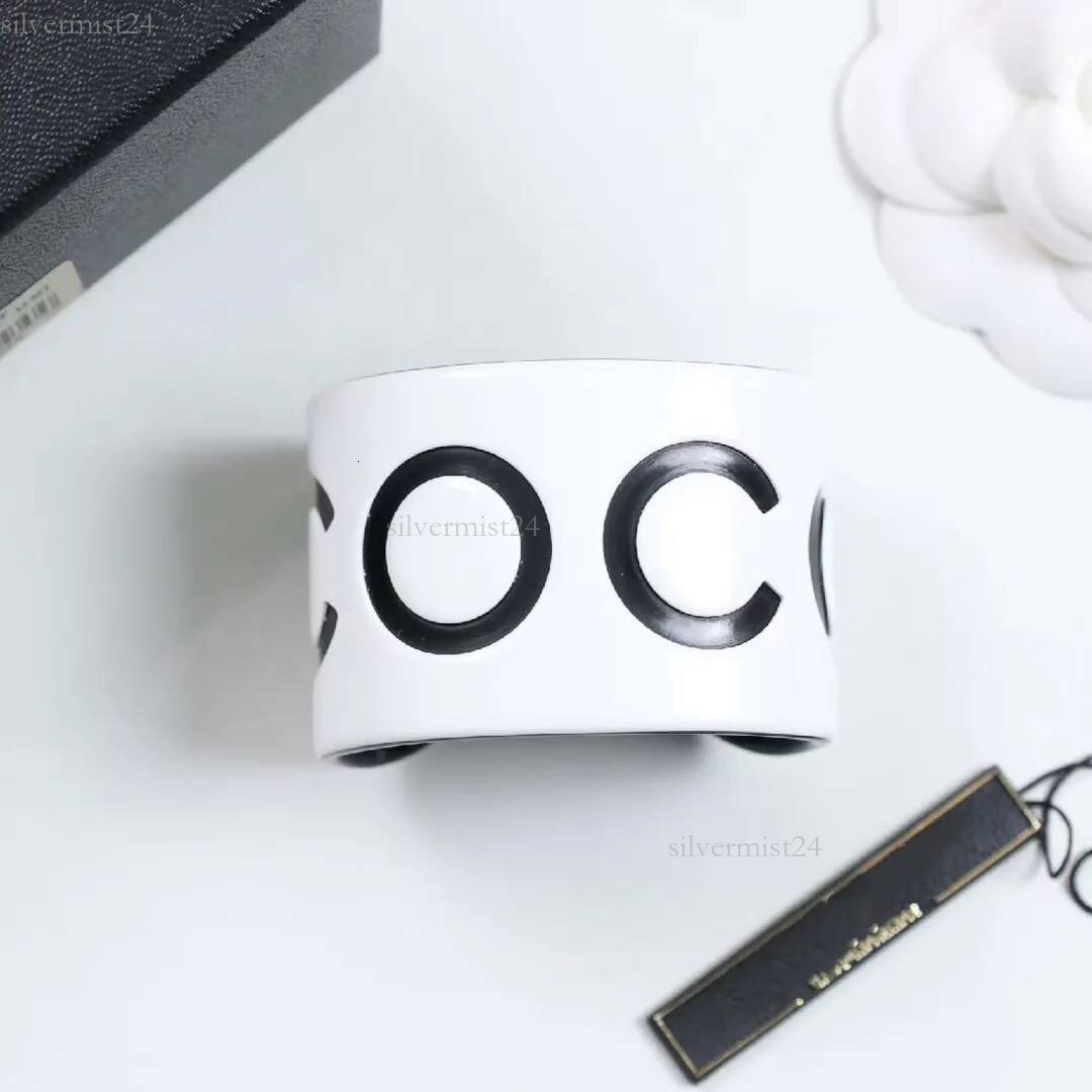 chan Bracelet luxury bracelet designer for women designer cc bracelet Stylish versatile women CC bracelets perfect for parties travel Bangle colors