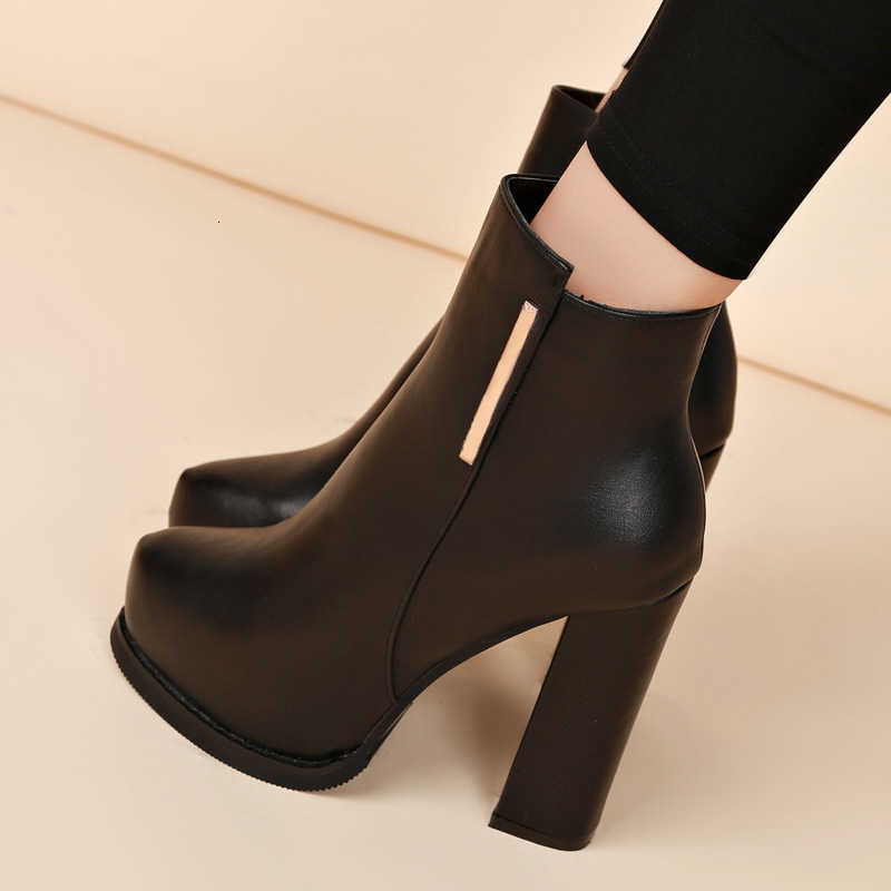 Women Plush Boots Autumn Winter British Thick Heel Waterproof Platform Thick Bottom Short Boot High Heels Lady D260917