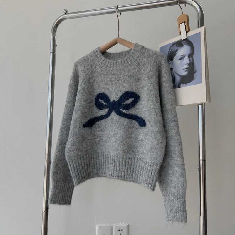 Neck Gray Bow Round Pullover Inner Wear Sweater Women Autumn and Winter 2025 New Small Soft Glutinous Base Knit J260916
