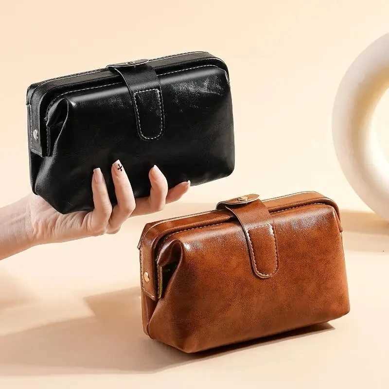 Vintage PU Fashion Leather Cosmetic Bag for Women Girl Solid Color Button Coin Purse Large Capacity Makeup Case WaterproofT260917