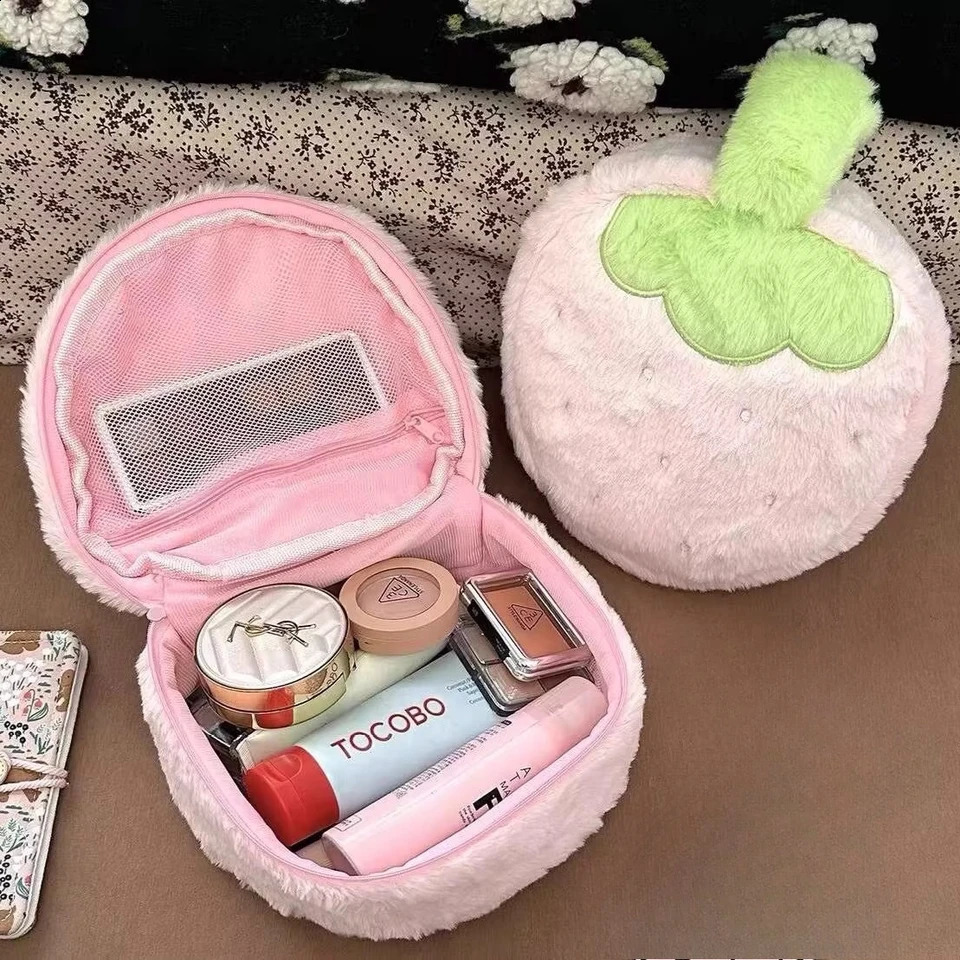 Strawberry Plush Makeup Bag Cute Large Capacity Travel Cosmetic Case Toiletry Pouch with Handle Girls Brush Storage Organizer 260917