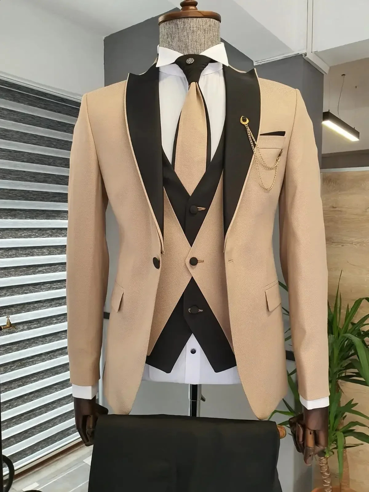 champagne Jacket Black Pant England Men Suit Formal Wedding Groom Tuxedo Slim Fit Blazer Hombre High Quality Custom 3 Piece Set 260917