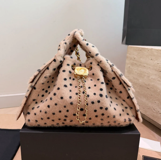 12A fashionable faux leather polka dot cloud bag women's makeup bag gold chain shoulder strap buckle cute furry dumpling bag