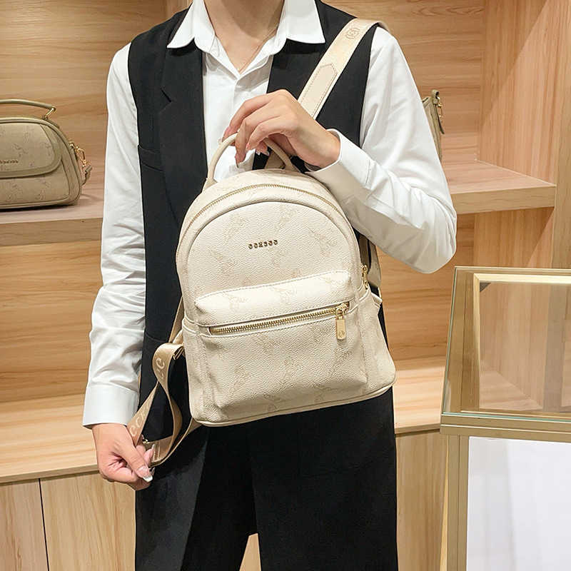 Capacity Women's Large Fashionable Backpack 2025 New Style Travel Versatile Quality Leather Bag Urban Minimalist StyleT260917