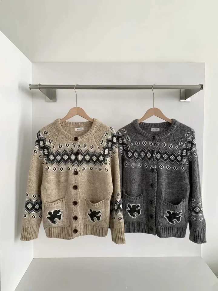 Retro Isle Nordic Fair Ethnic Tassel Knitted 15 Thick Needle round Neck Wood Button Pattern Shoulder SLeeve Coat J260916