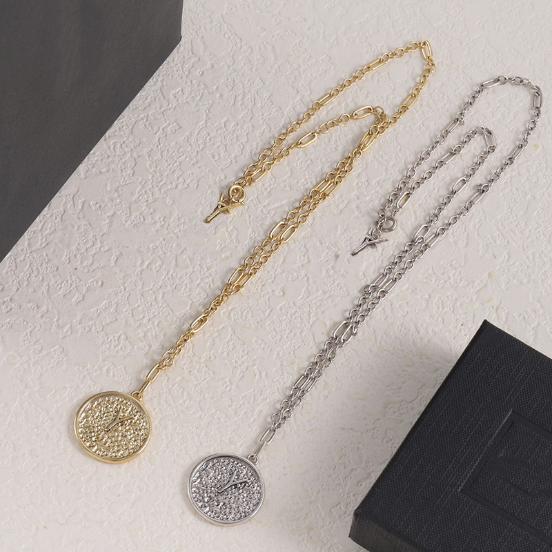 Luxury jewelry necklace circular badge necklace letter necklace for gold chain pendants necklaces designer jewelry charm wedding party gift