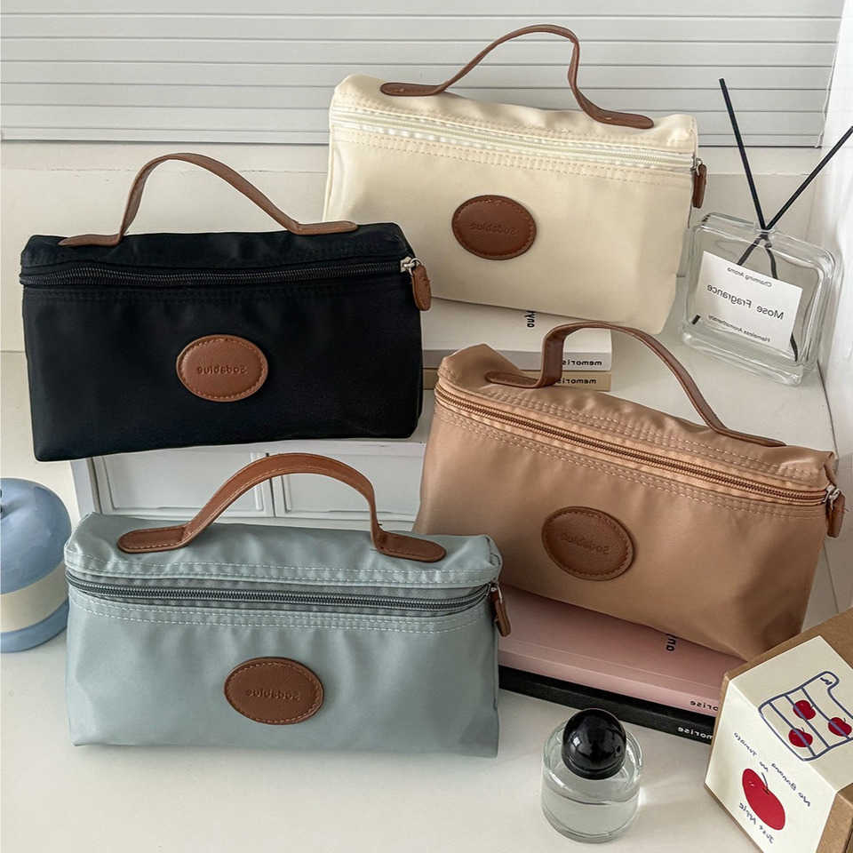 lightweight High-quality stylish unisex portable toiletry bag with leather label nylon handbag new modelT260917