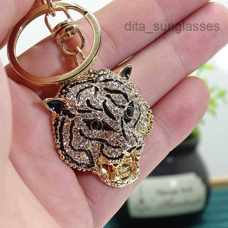 Designer Brand Fashion Keychain Alloy Inlaid Diamond Oil Drop Leopard Head Keychain Bag Pendant Car Hanging Decoration Gift