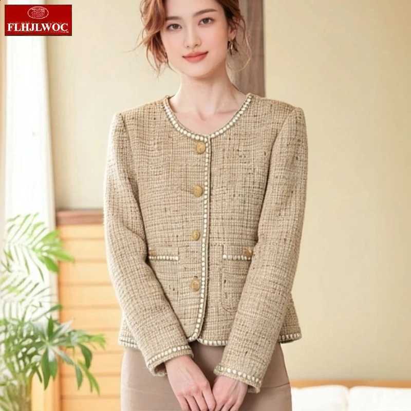 Coats 2025 Short Autumn Winter Outerwear New Women Office Lady French Design Chic Korea Bling String Thread Short Woolen Jackets C260917
