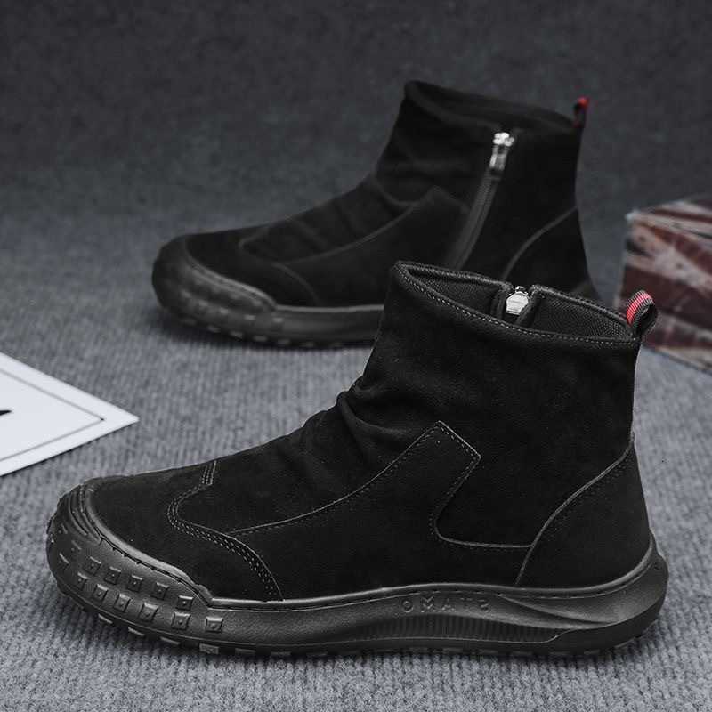 Classic Men's High Top Boots Ankle Boots Anti Slip Soles Outdoor Work Shoes for Spring and Summer Chelsea Boots Designer Shoes D260917