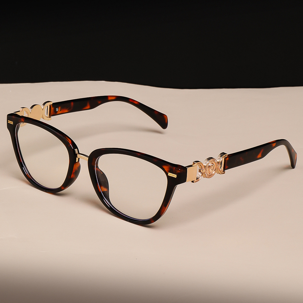 Luxury Brand Designer Sunglasses New Fashionable Cat-Eye Flat-Lens Glasses, Versatile European American Eyewear Frame Women, Featuring A Unique Retr