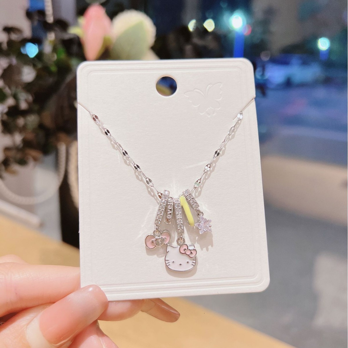 New kitten pendant necklace, light luxury with diamonds, niche cartoon KT cat gift, cute, fashionable, simple collarbone necklace