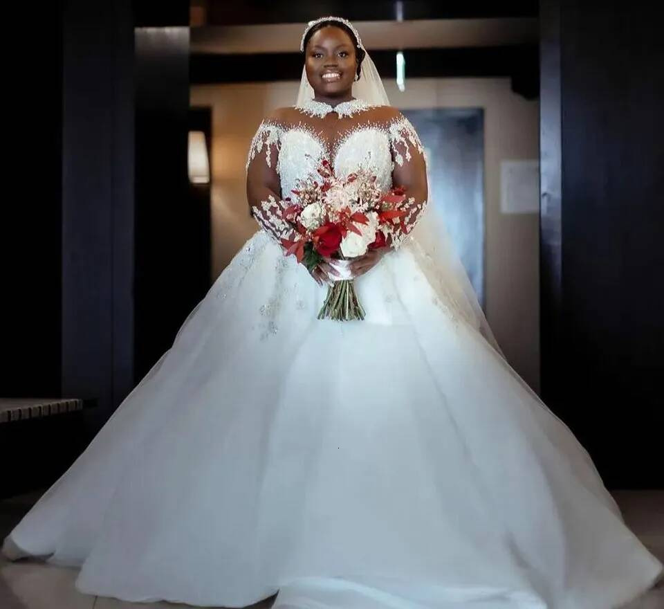 Ball Gown Wedding Dresses Bridal Gowns Formal O Neck Long Sleeve Tulle Applique Beaded Crystal Illusion White Ivory Custom Zipper Lace Up Plus Size