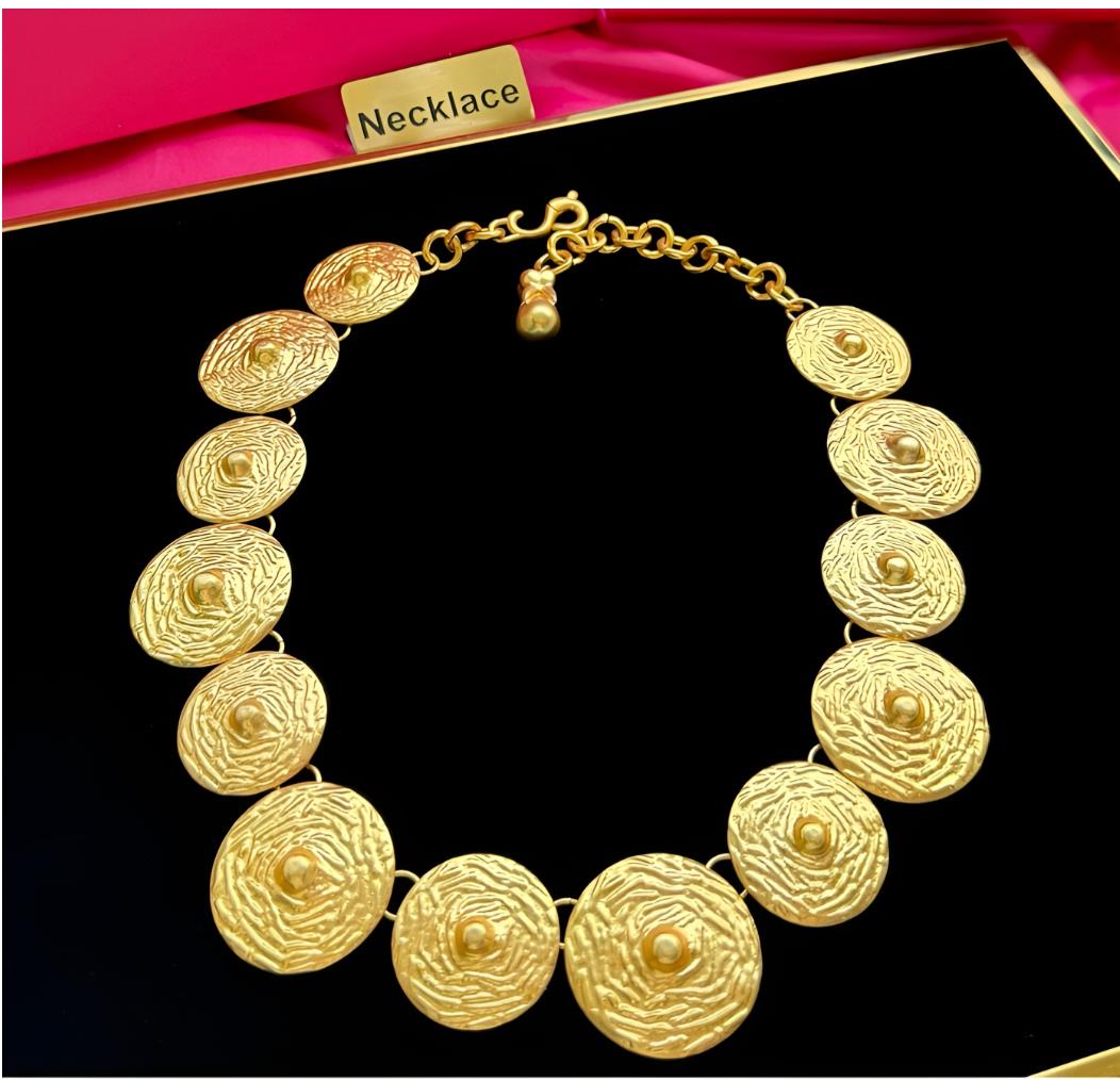 New Designed Vintage NIPPLE SEASHELL EARRINGS necklace bracelet Designer Jewelry Schiaparelli-018828