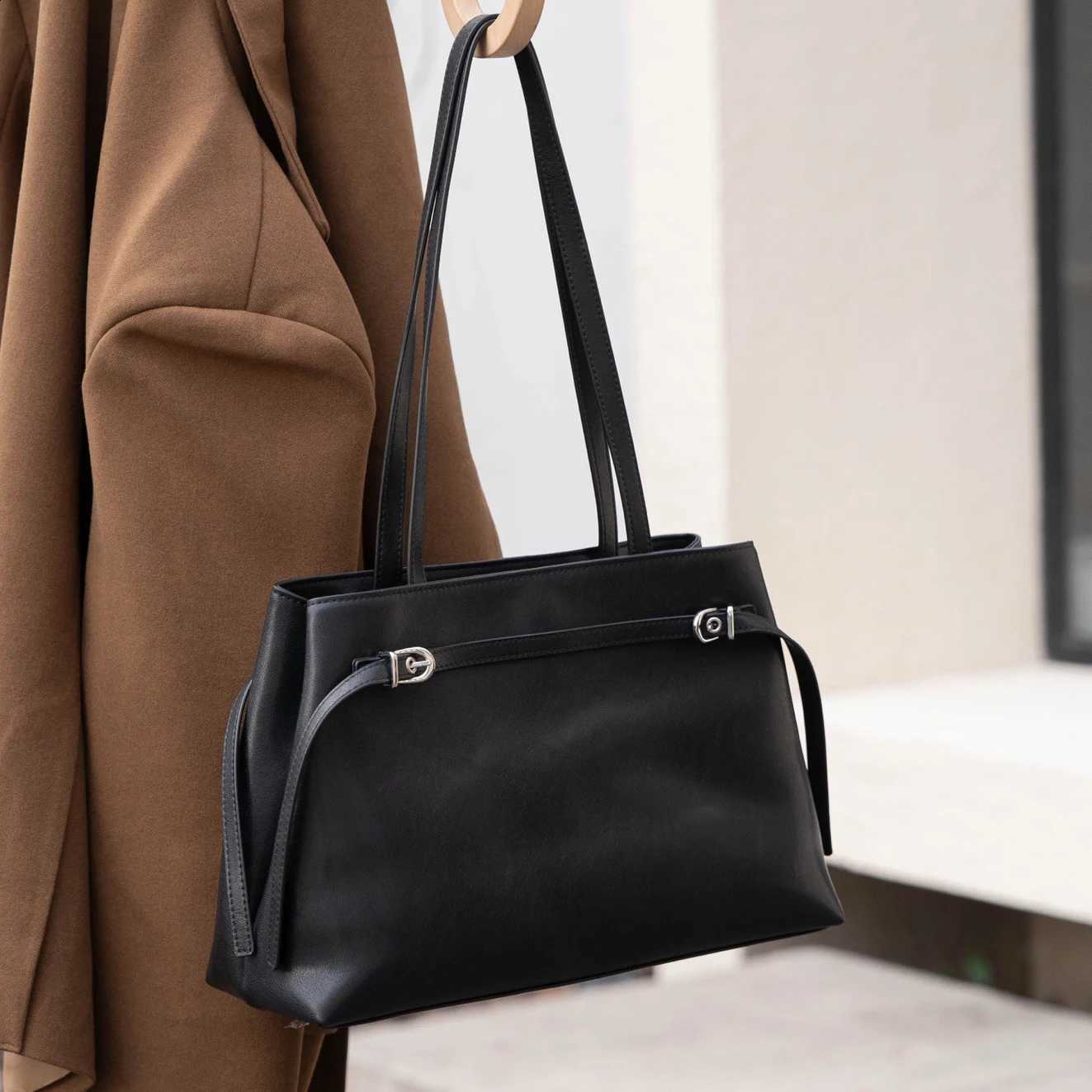 layer cowhide women's armpit Top bag 2025 autumn and winter new design matte cowhide large capacity vintage handbag shoulder bag H260905