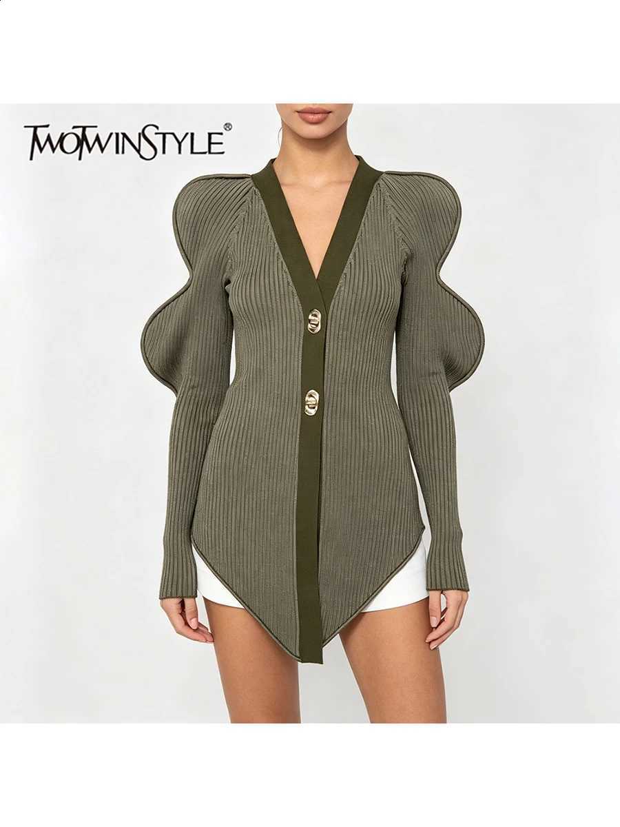Fit Metal Buckle TWOTWINSTYLE Knit Special Sweater for Women V Neck Long Sleeve Casual Slimming Sweater Female Fashion New Style J260916