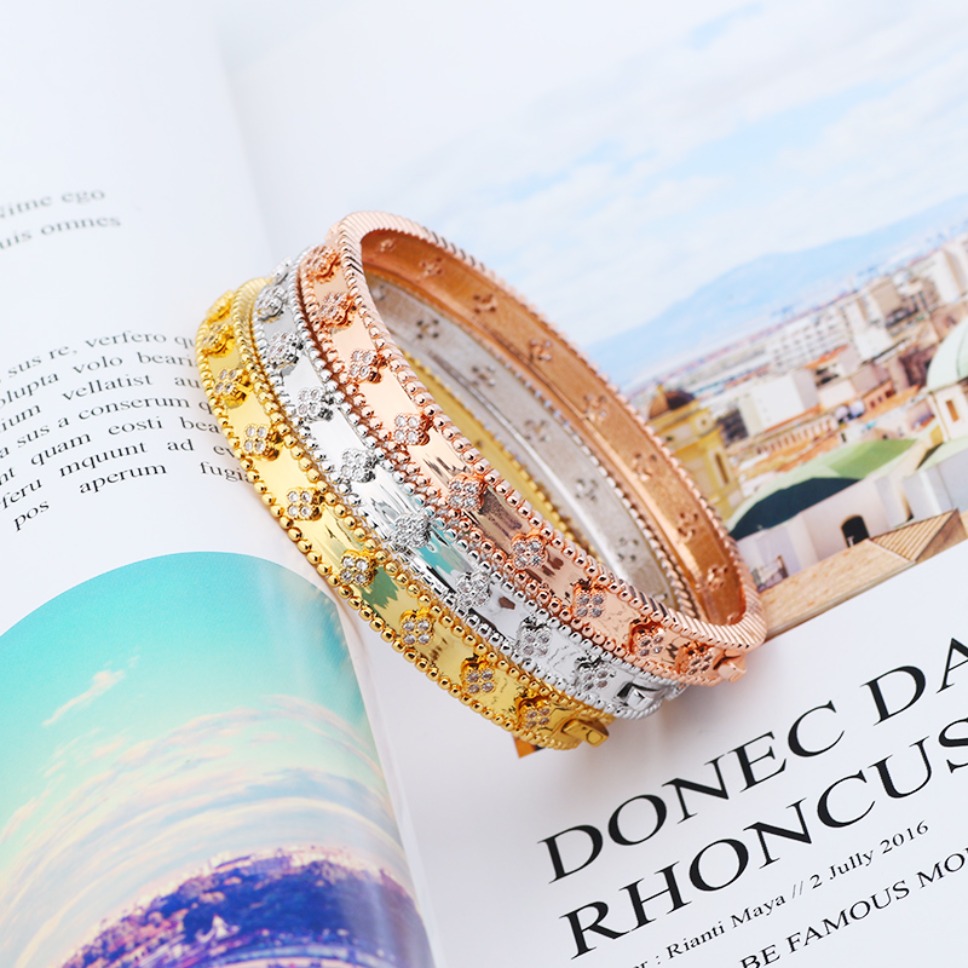 Designer Gold Plated Bangle Bracelet Inlaid Shiny Crystal Elegant Womens Fashion Jewelry Stackable Wedding Party Wrist Accessory