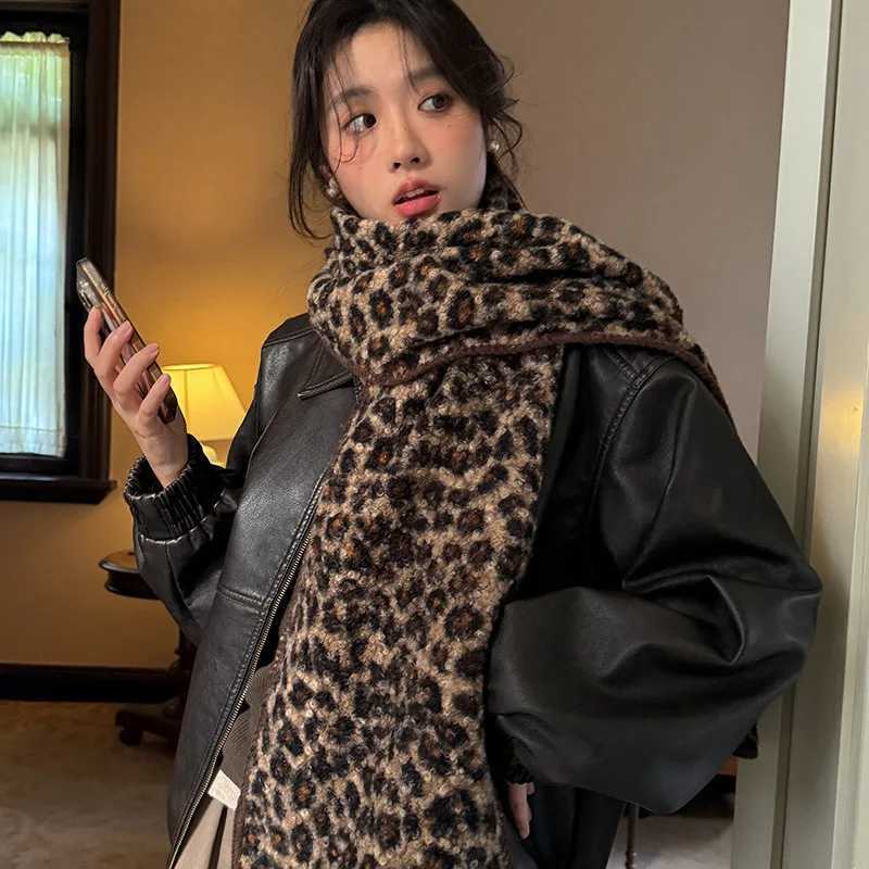 Fashion Imitation Wool Scarf for Women Winter Thicken Scarves Leopard Print Versatile Shawl Cashmere Windproof Neckerchief Z260917
