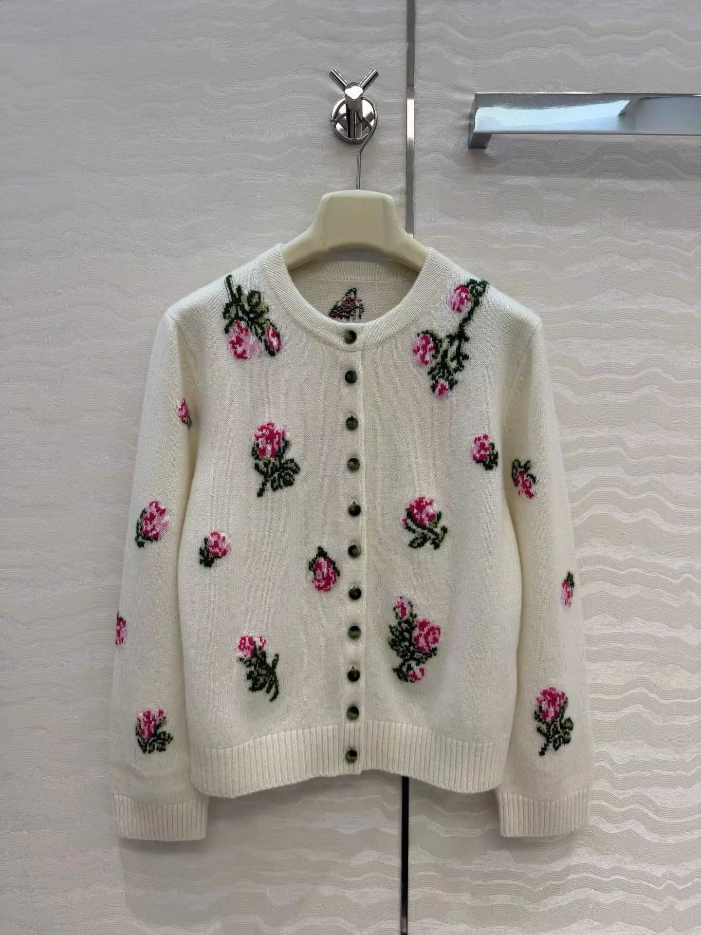 Autumn New Women 2026 French Sweet Gentle Jacquard Knit Cardigan Top J260916