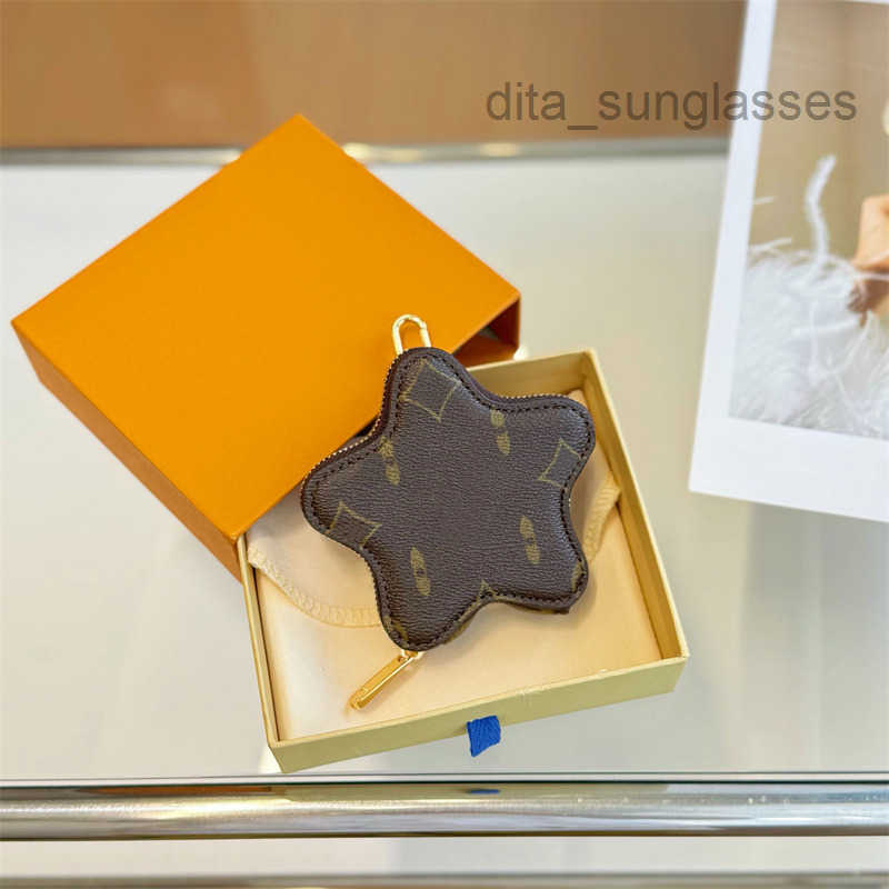 Designer Geometric Shaped Keychain Leather Mini Zipper Bag Charm Mens Womens Keychain Bag Charms Keychains 5 Colors Classic Pouch Bag With Box