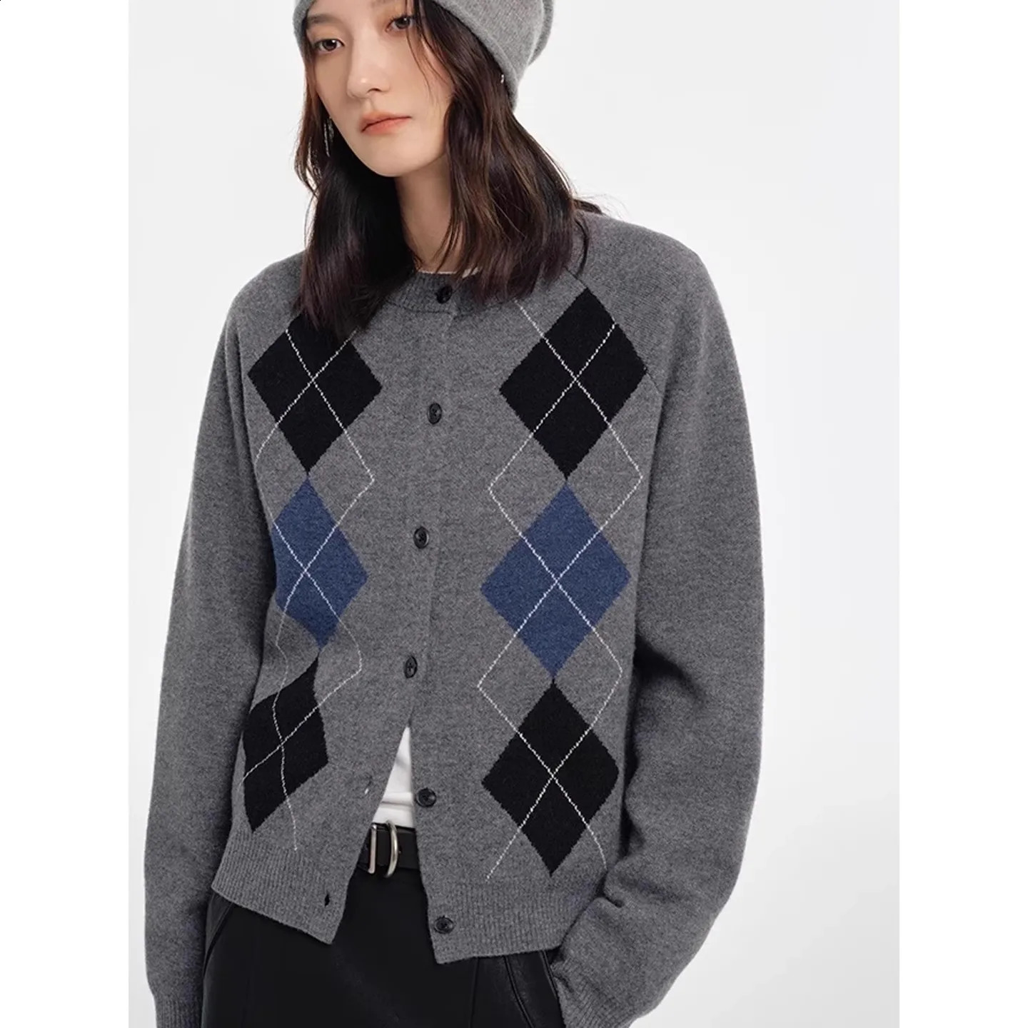 2025 Autumn diamond-shaped cardigan women 100 pure cashmere sweater European high-end color-blocking knitted sweater coat 260917