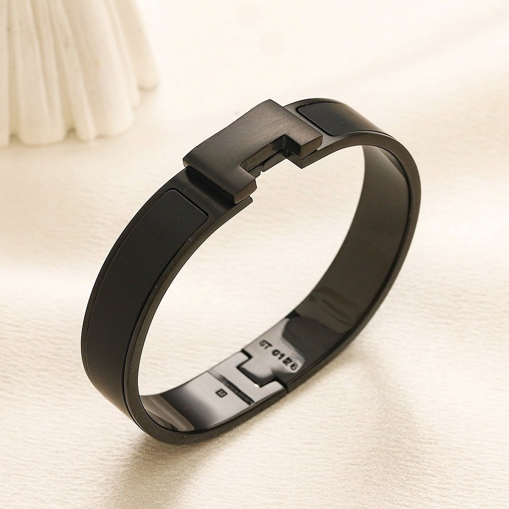 Classic Bracelets Men Women Designer Enamel Bracelet Mens Black Bangle Frosted Buckle Bangles Womens Wristband Cuff Wedding Gifts