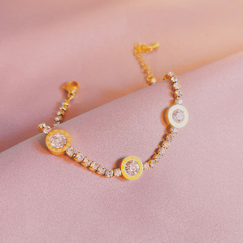 Light luxury diamond-studded Roman numeral bracelet, elegant accessory, stainless steel chain, fashionable minimalist design, gold-plated, high-end