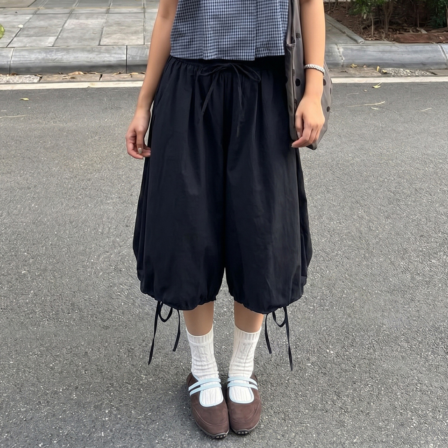 Korean-style preppy, minimalist, loose-fitting, flared-leg with elastic waistband and drawstring, versatile mid-length pants, retro street-style cas