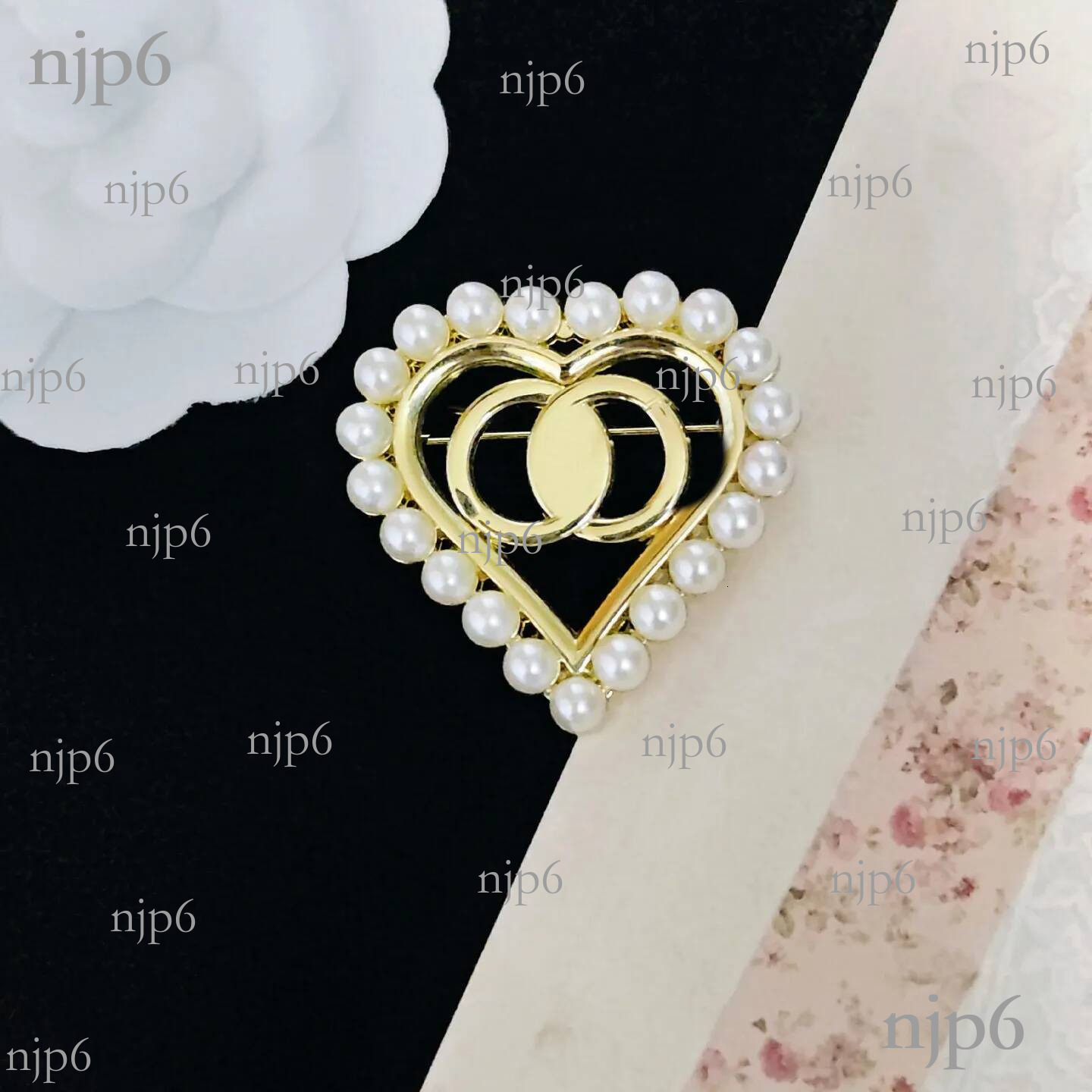 Luxury Designer Pins Alloy Material Small Bee Brooch Mens Womens Fashion Style Love Gift Brooches