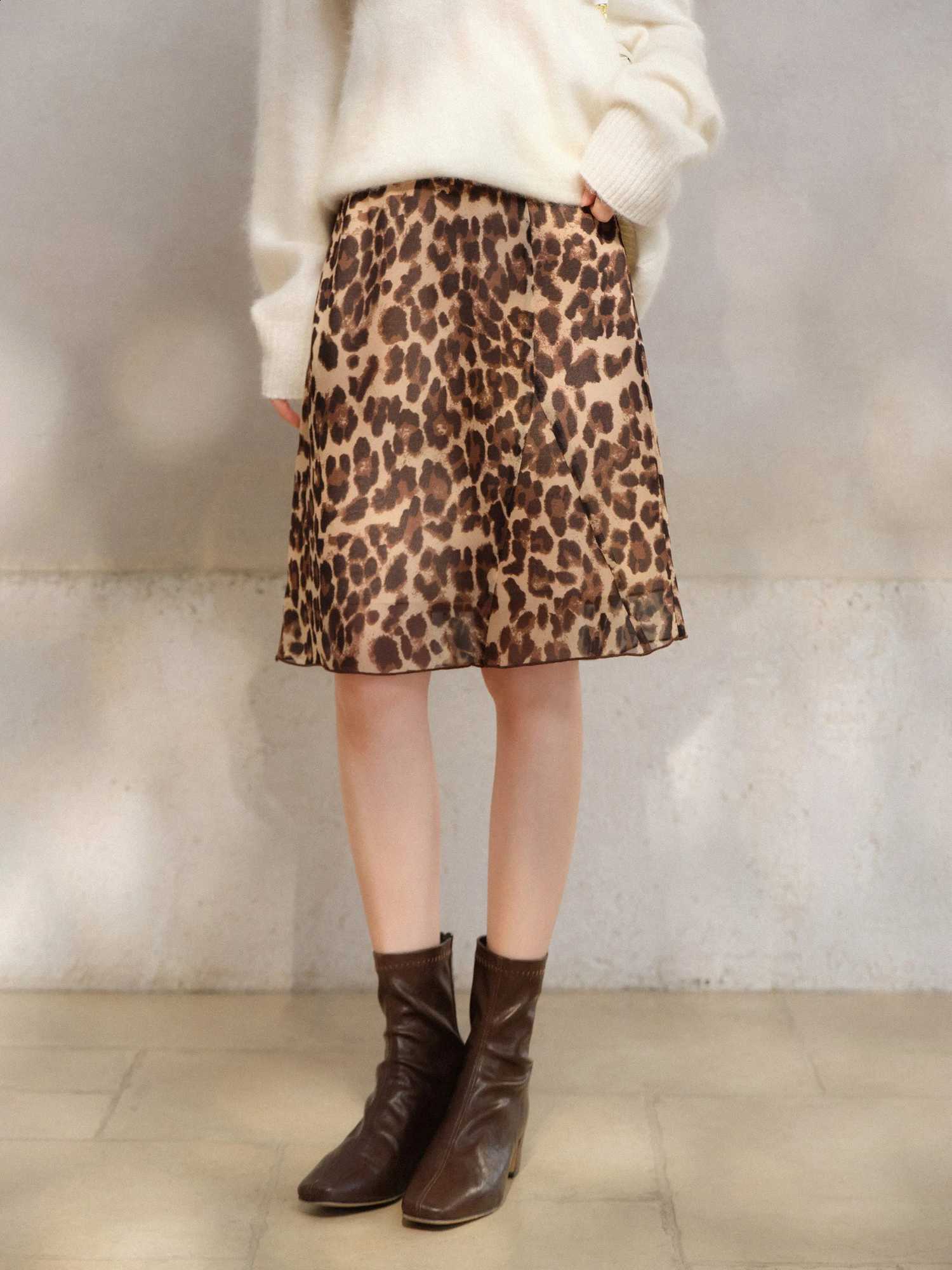 Wool Sweater Washed Fleece Women Leopard Print Skirt Set Lady Spring Gentle Elegant Two Piece Outfit Casual Soft Matching SetW260915