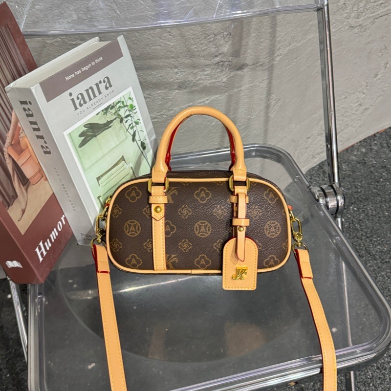 Luxury Brand Designer 2026 New Style Bag With High-end Style, Stylish Print, Fashionable And Versatile, Cross-body Or Shoulder Bag, Pillow Bag For W