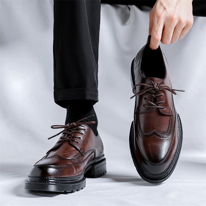2026 Leather Shoes for Young Men British Brock Formal Business Increase Casual Black Wedding Groom Laceup Mens Shoes 260917