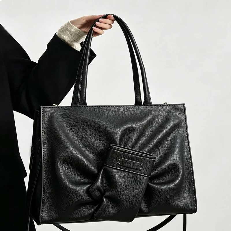 British Style Soft Leather Pleated Tote Bag Autumn Winter Large Capacity Suede Shoulder Bag Solid Color Versatile Handbag H260916