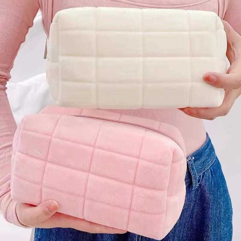 Cosmetic Solid Fur Storage Bag Large Women Zipper Makeup Organizer Handbag Stationery Pencil Case Travel Make Up Toiletry PunchT260917