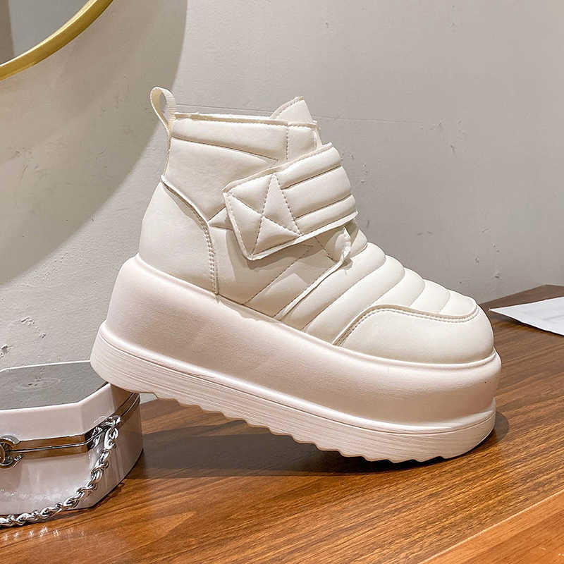 New High-top Shoes Winter 2025 fashion Snow Boots Women Outdoor Add Plush Keep Warm Ladies Short Booties Synthetic Leather Woman D260917