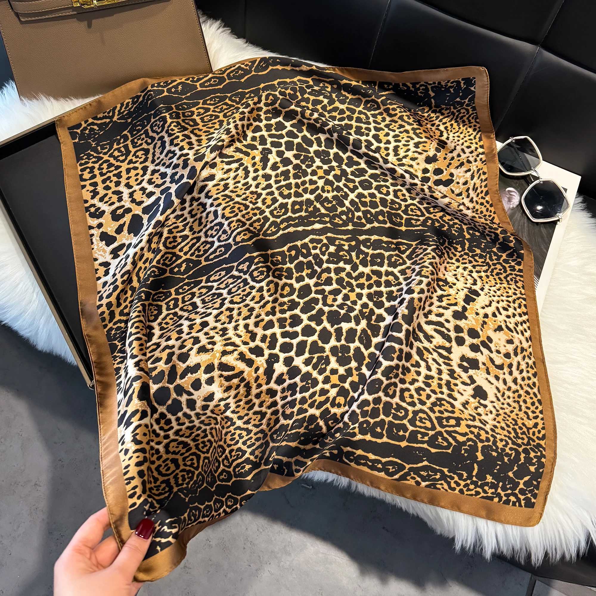 Luxury Leopard Print Square Scarf Soft Satin Bandana Vintage Windproof Head Wrap Shawl Imitation Silk Travel Beh Towel Z260917