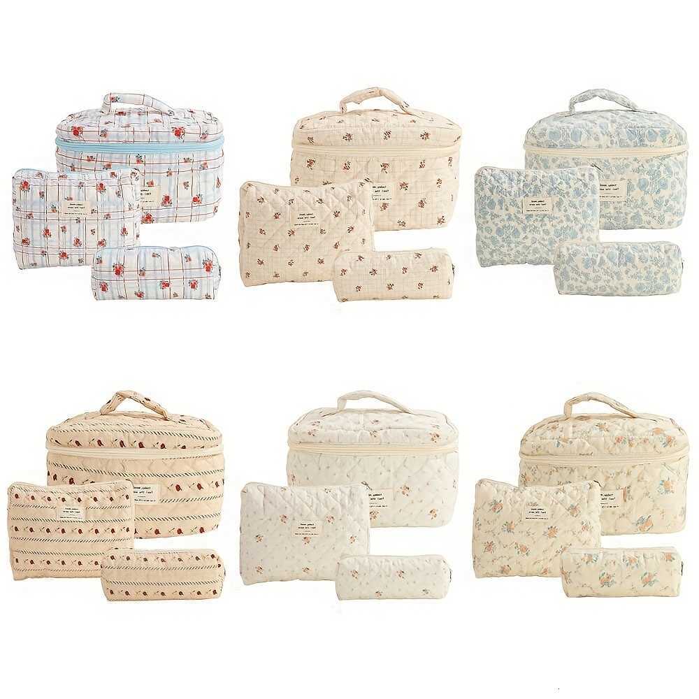 Quilted Large Travel Makeup Bag for Women Floral Cotton Cosmetic Bag Coquette Aesthetic Floral Toiletry Organizer BagT260917