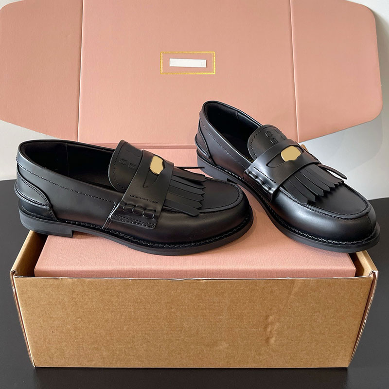Leather loafers Designer Fashion Week Sandals Womens Autumn New Sandals High Quality Leather Upper Soft Comfortable Sheepskin Lining Round Head Low