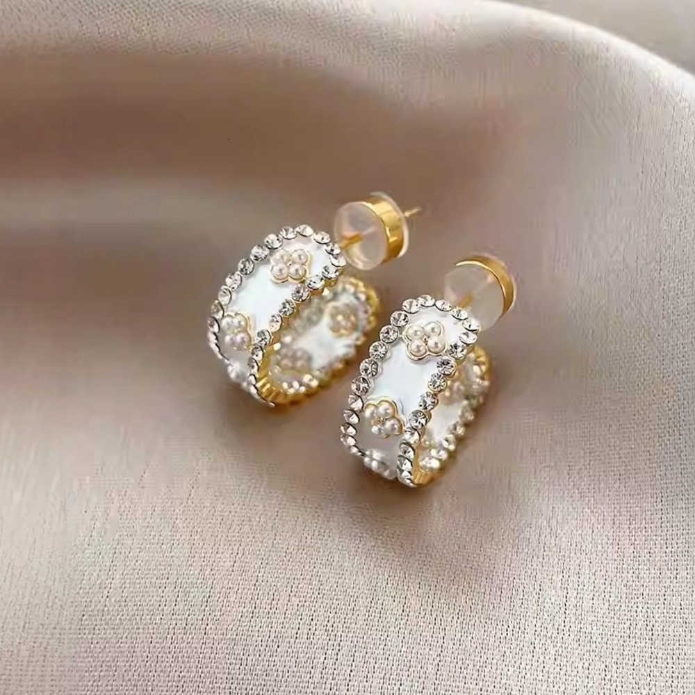 French Stud Elegant Ladies Jewelry Earrings Flower Pearl Earrings Earrings Exquisite Micro Paved Zircon Studs Light S260917GPCA