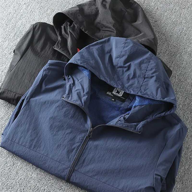 Men's 2026 Spring Urban Outdoor Jacket Casual Hooded Windbreaker with Relaxed Fit Lightweight Everyday Coat C260917