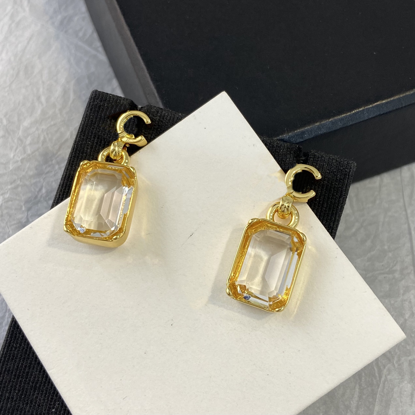 Designer Stud Metal Fashion Charm earrings C High-Quality Luxury Letter Style with Diamonds Pearls Fashionable Gift for Women cc fgjgh54s