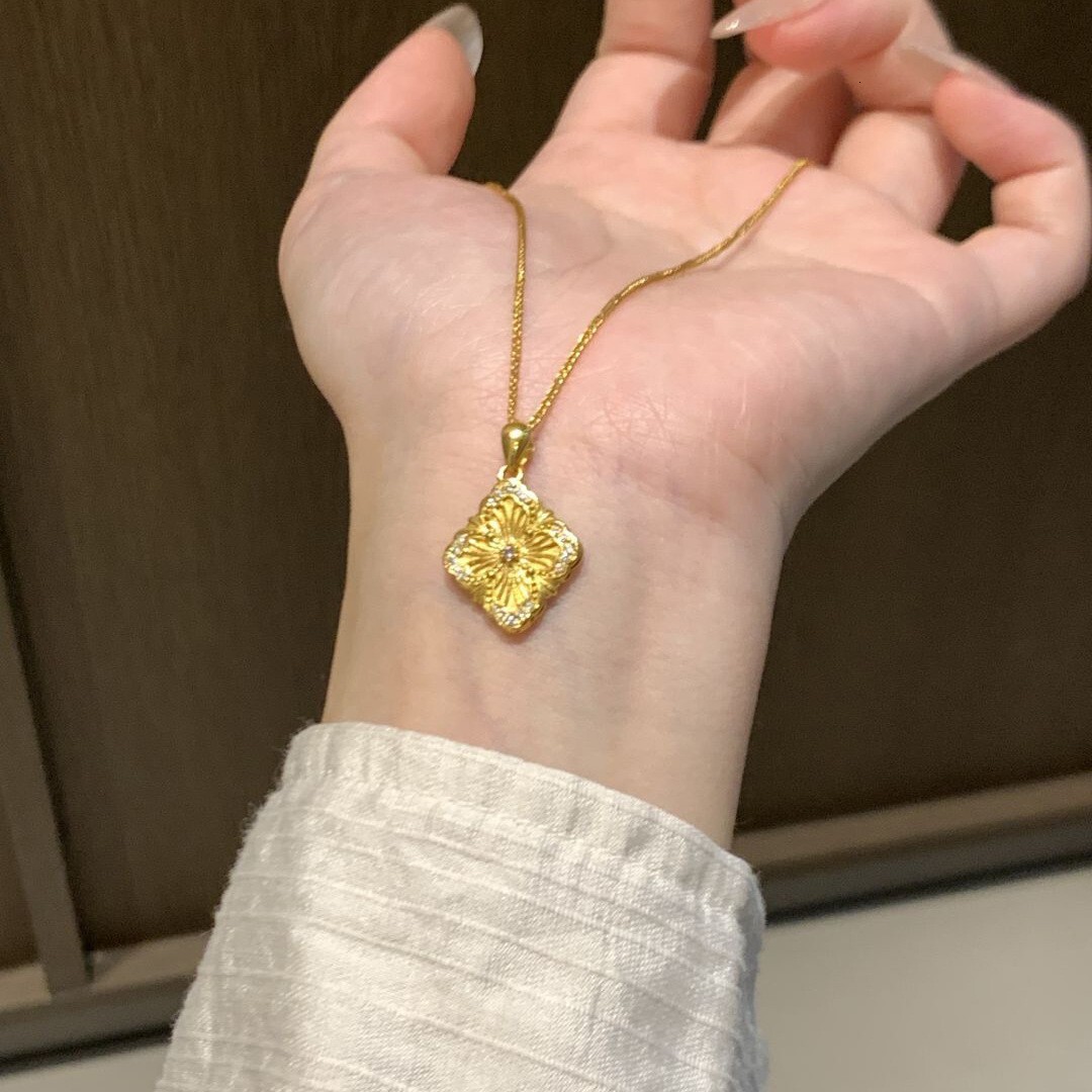 High-quality V-shaped Buccoli Opera House necklace, thick 18k rose gold plating, four-leaf clover design, double-sided brushed finish, jewelry acces