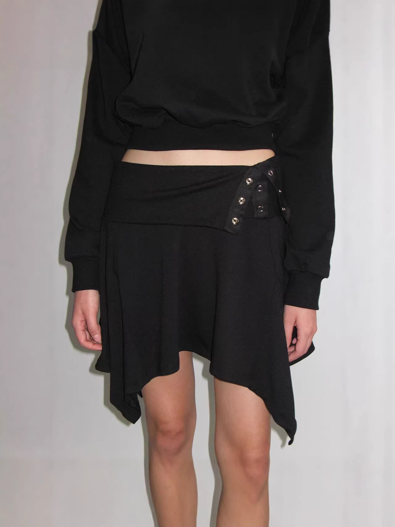 2026 European and American, Korean-style, Instagram-inspired, Y2K, sporty, solid-color, minimalist, button-down, knee-length, wide-hem casual skirt