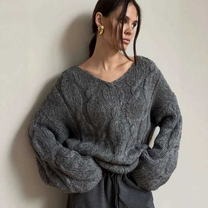 TARUXY Women's Cable Knit Sweater V Neck Long Sleeve Oversized Loose Chunky Twist Pullover Tops Casual Autumn Retro Commute Top S260917AWOD