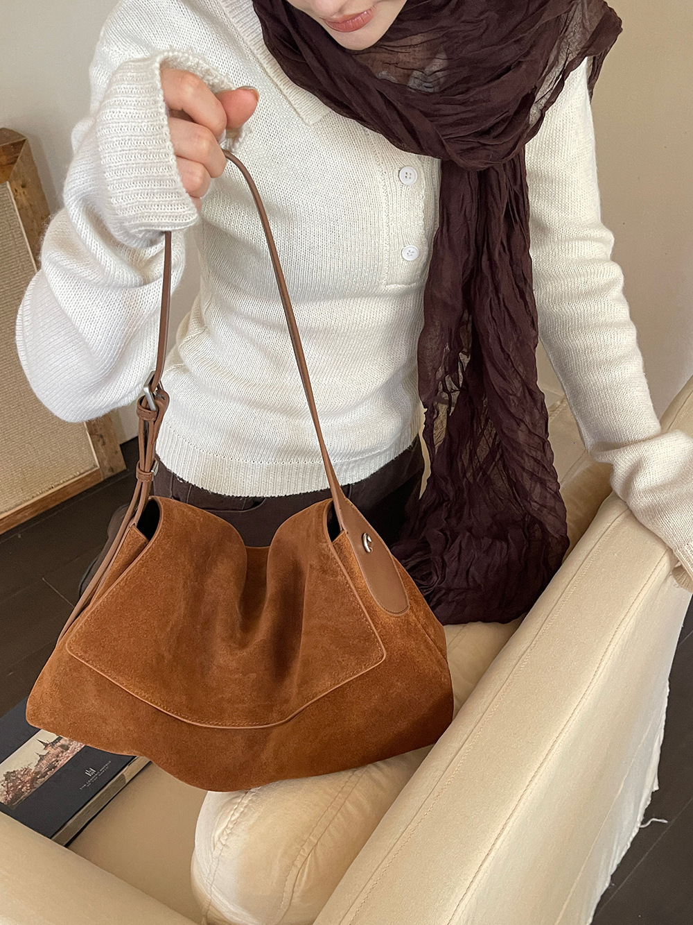 Retro Suede Shoulder Bag Women Featuring High End Design Large Capacity Soft Leather A Versatile Tote Style Suitable For Commuting And Everyday Use