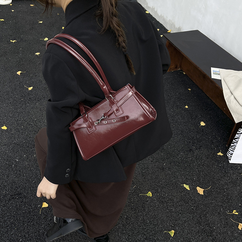 Wholesale Niche Texture Baguette Underarm for Women 2026 New Trendy Commuter Handbag Shoulder Bag
