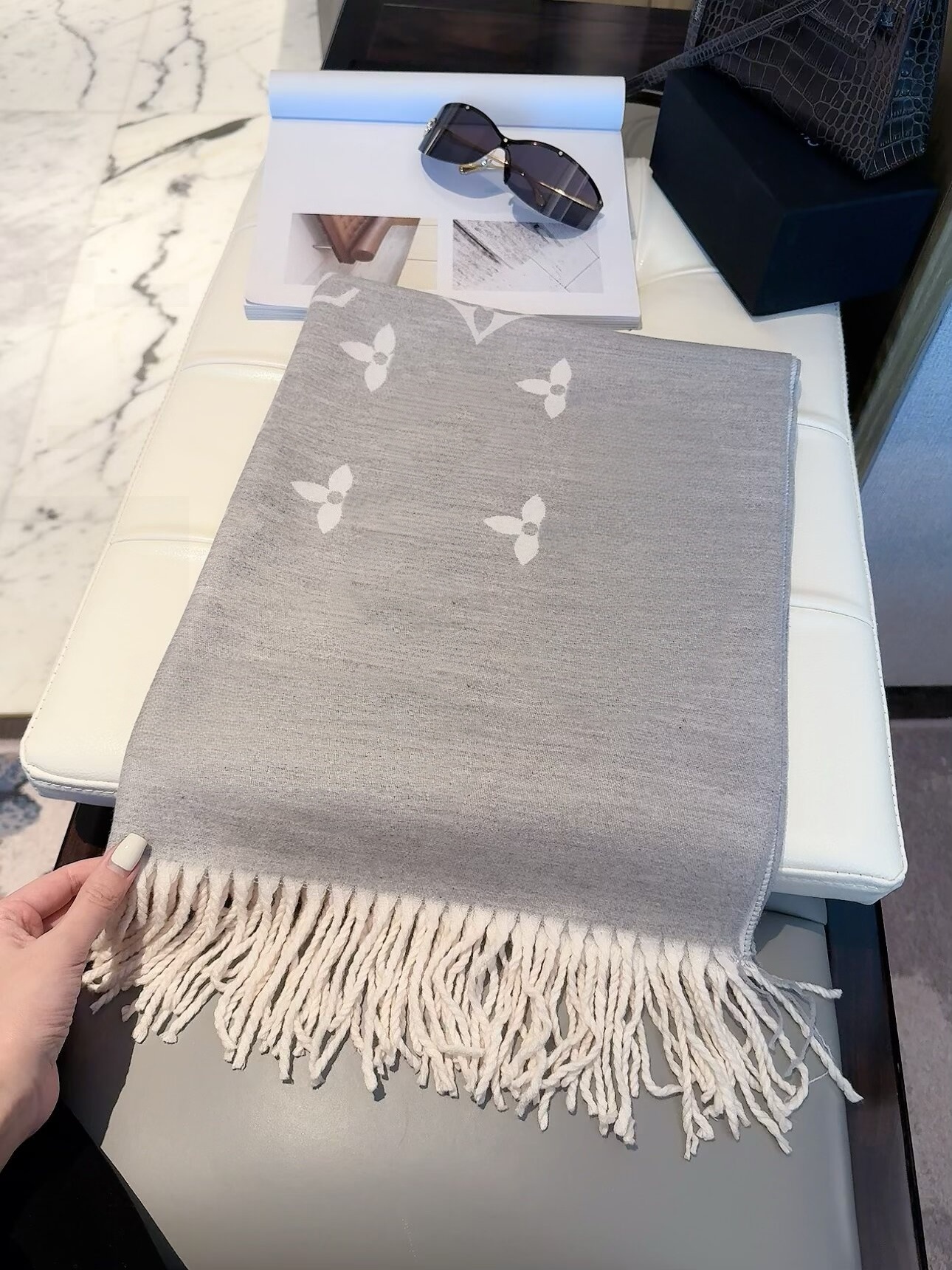 2026 Classic Plaid Women Man Designer Scarf 100% Cashmere Scarves For Winter Warm Womens and mens Long Wraps Size 180x30cm A225