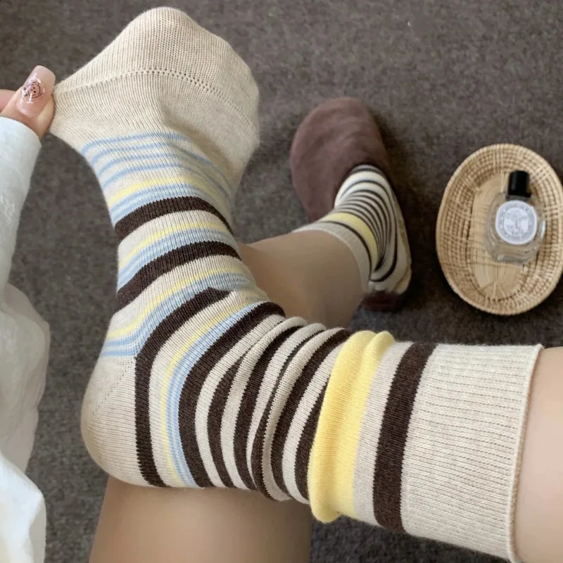 Korean Retro Cotton Breathable Knitting Women Socks Colorful Striped Loose Long Socks Spring Autumn Women Middle Tube Socks 260917