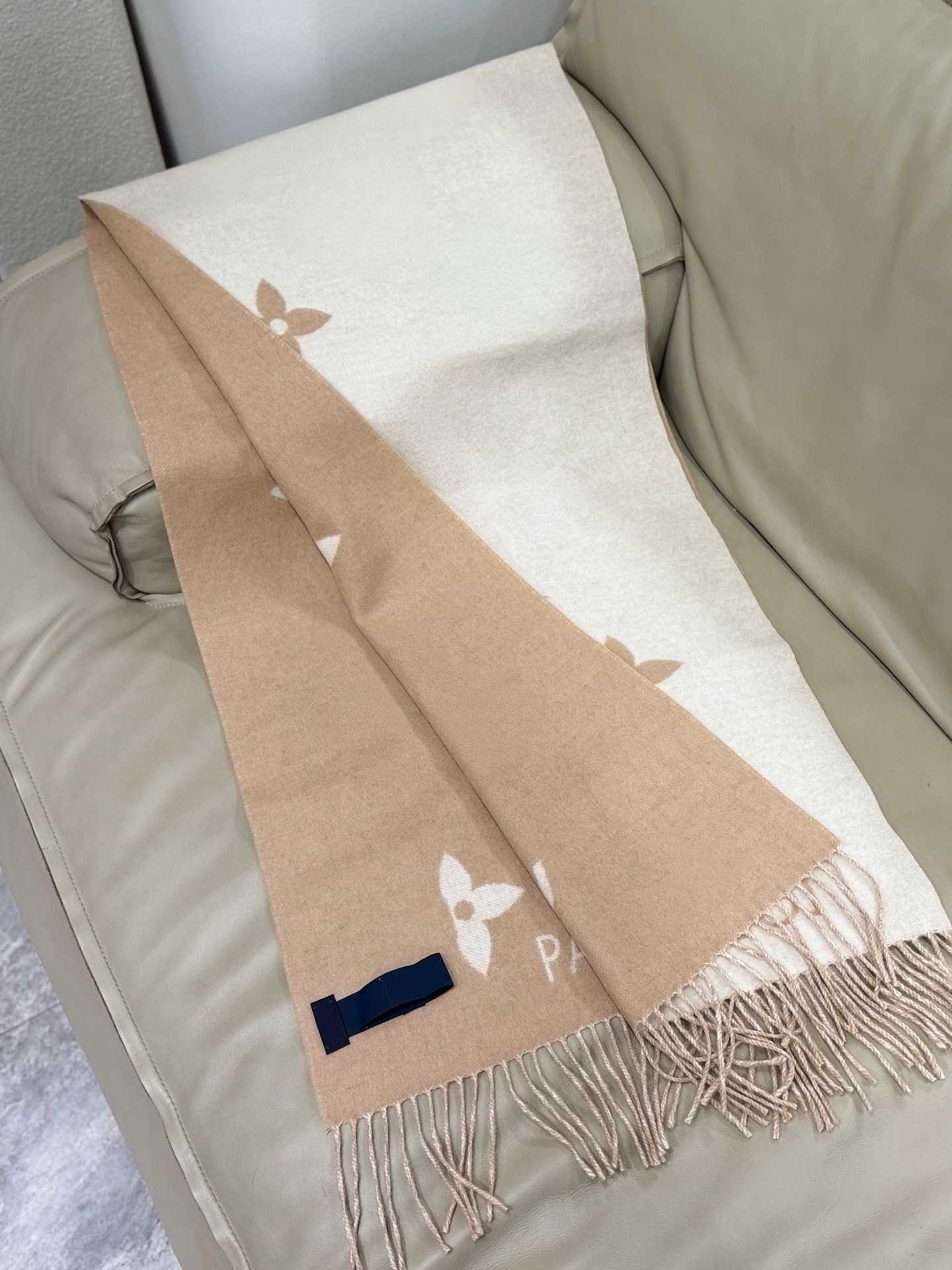 Plaid 2026 Women Man Scarf % Cashmere Scarves For Winter Warm Womens and mens Long Wraps Size 180x30cm 111 S260917HNOB